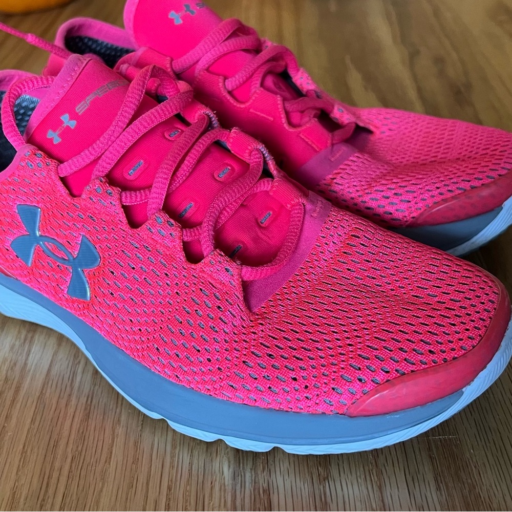 Under Armour Hot Pink 7.5 women’s shoes